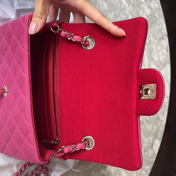 Chanel pink quilted jersey mini flap gold hardware - Picture 4 of 7